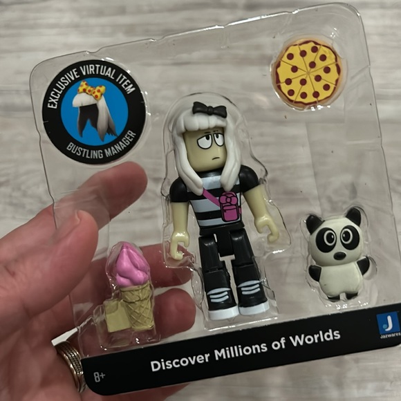 Roblox - WORK AT A PIZZA PLACE: MIA & Exclusive Virtual Item Code 2022 - Picture 4 of 4